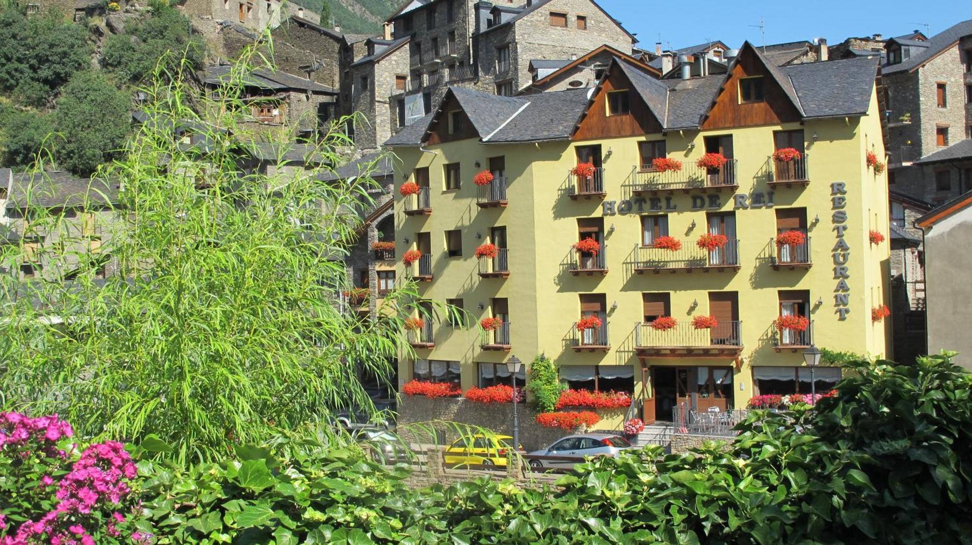 Llavorsí Hotel De Rei מראה חיצוני תמונה