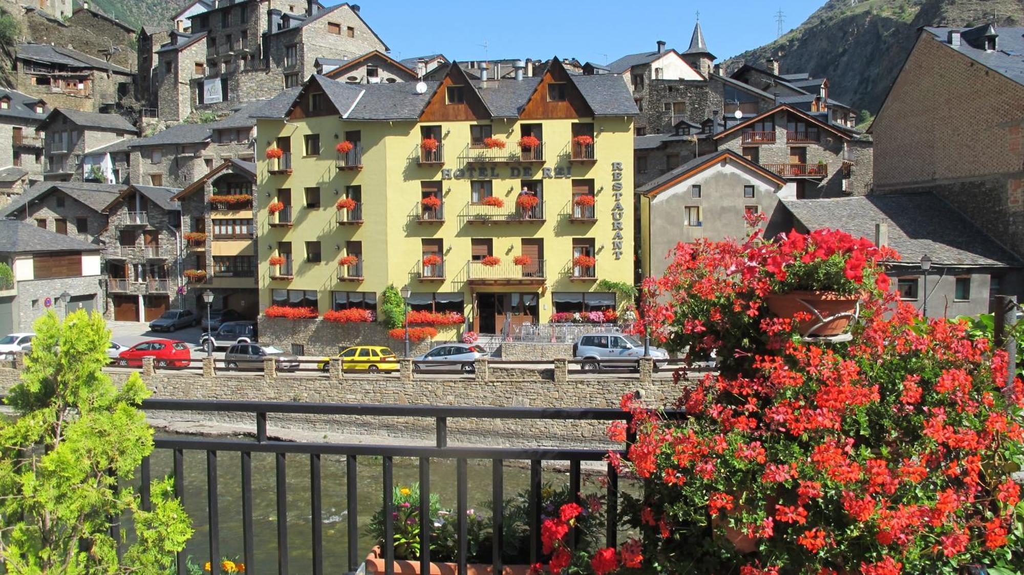 Llavorsí Hotel De Rei מראה חיצוני תמונה